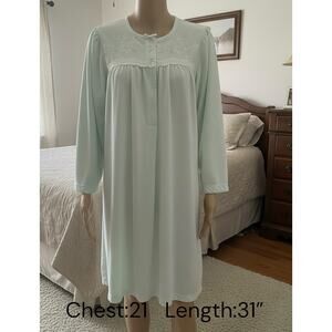 Miss Elaine heavenly bodies Short Nightgown embroidered front mint  green M